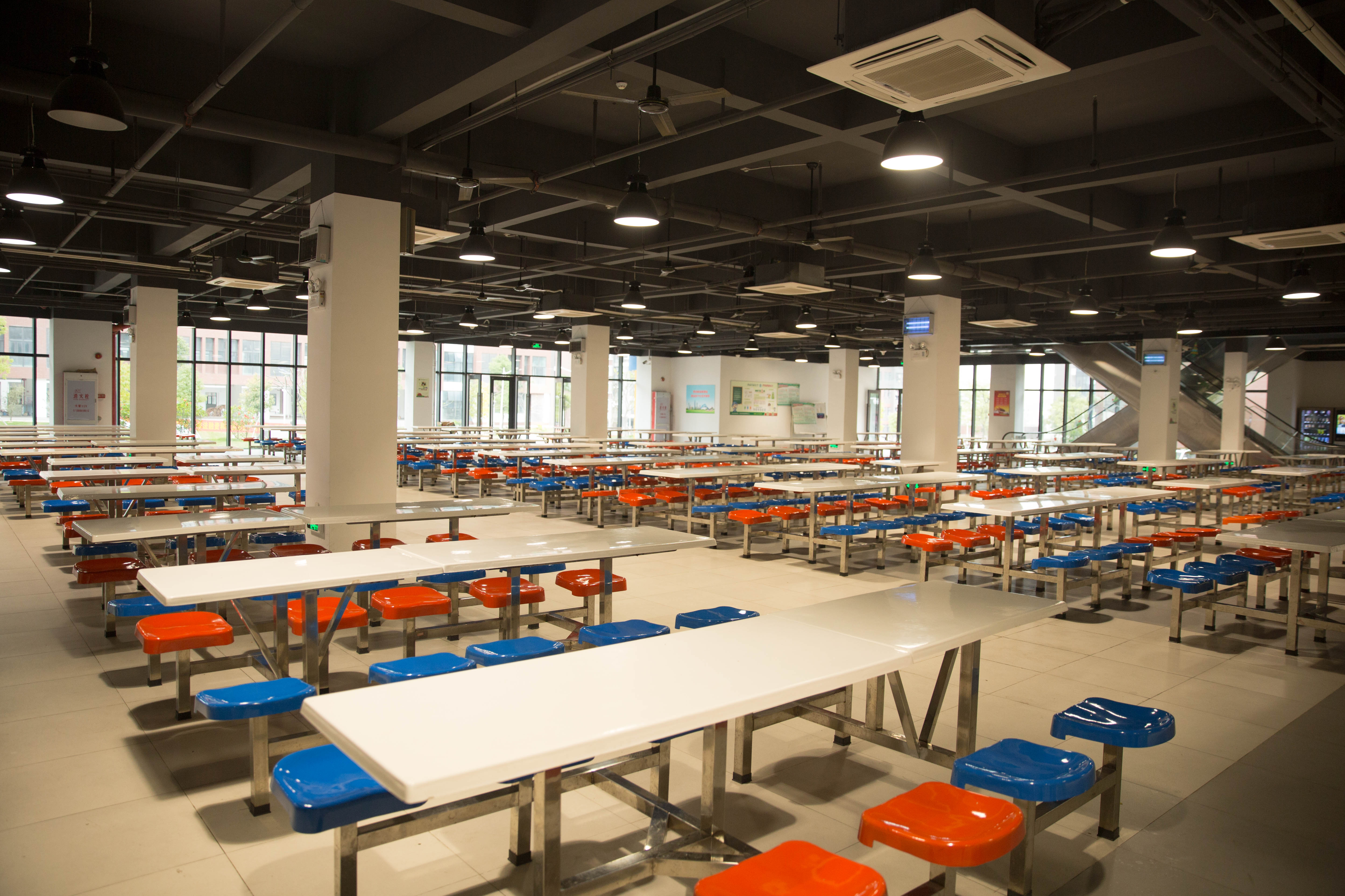 校园风光—最新拍摄实景照片:校园环境,食堂,宿舍,课室等